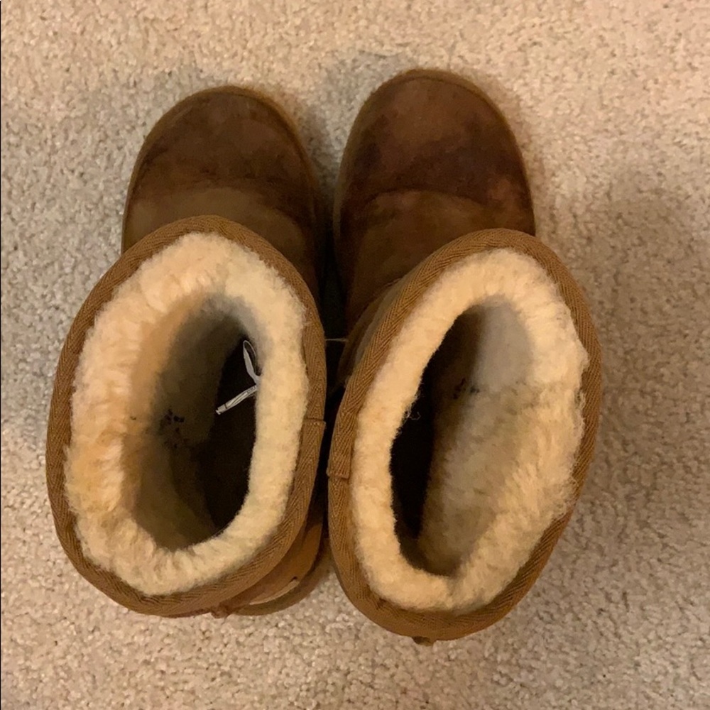 brown uggs - Picture 2 of 8